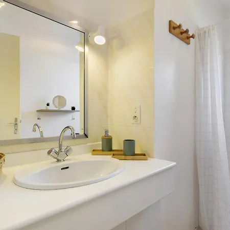 Le Cardoue Entre Terre Et Holiday home